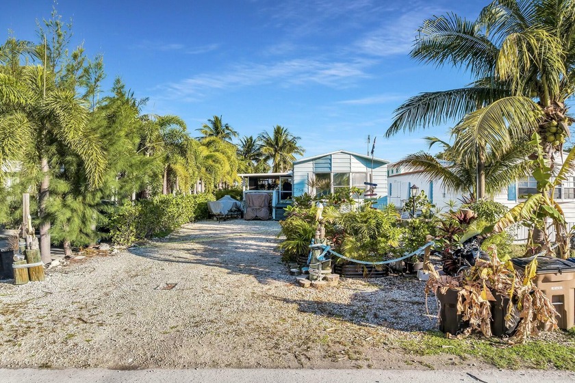 Unique artists retreat owned by a local artist who has - Beach Home for sale in Key Largo, Florida on Beachhouse.com