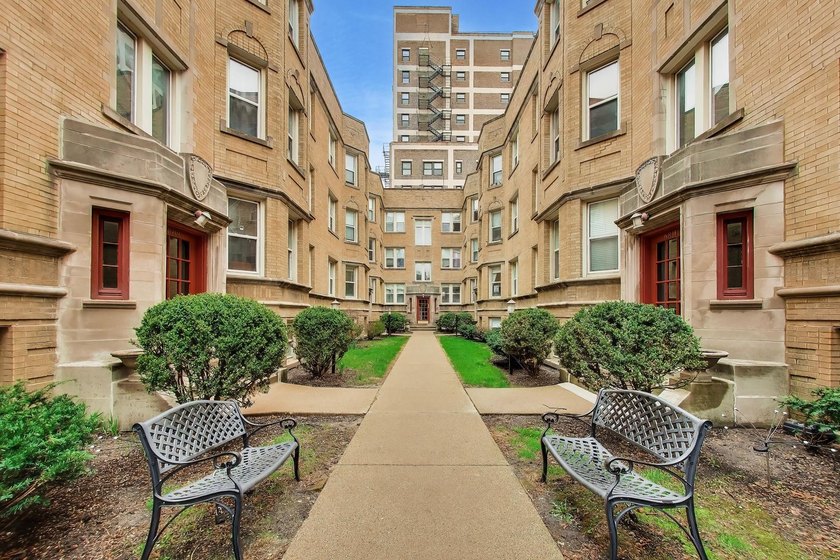 A morning stroll to the lake, coffee just steps away, and - Beach Condo for sale in Chicago, Illinois on Beachhouse.com