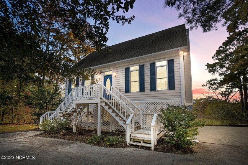 ''BACK ON THE MARKET!..This Unbelievable 2-story waterfront - Beach Home for sale in New Bern, North Carolina on Beachhouse.com
