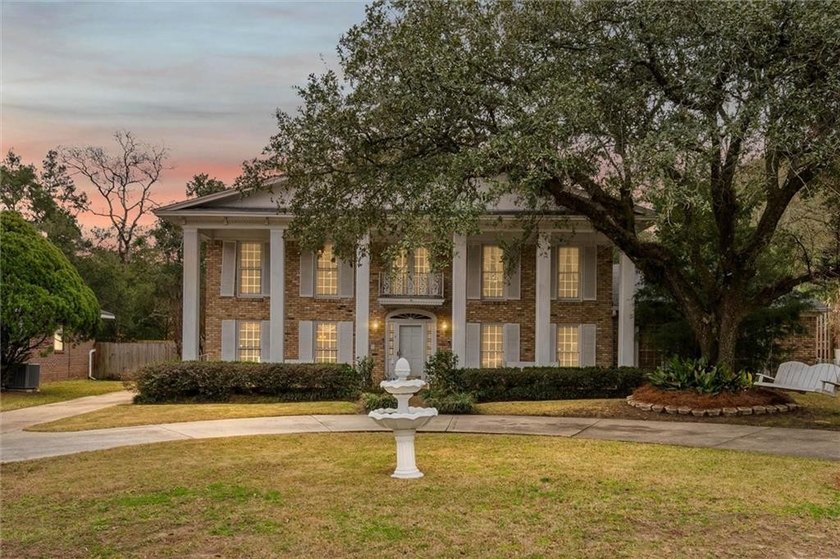 5 bedrooms, and 5 full bathrooms, with elegant southern living - Beach Home for sale in Mobile, Alabama on Beachhouse.com