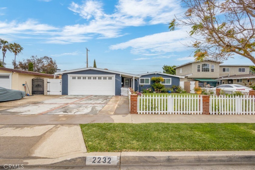 Great House at the West area of Costa Mesa, Located in the heart - Beach Home for sale in Costa Mesa, California on Beachhouse.com