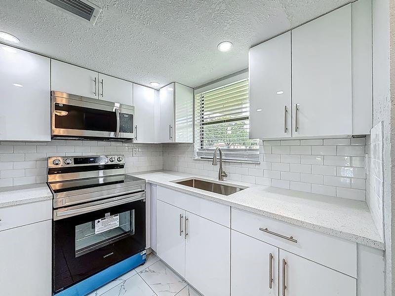 PERFECT FOR INVESTORS!! EAUTIFULLY UPDATED 2/2 1ST FLOOR CONDO - Beach Condo for sale in Tamarac, Florida on Beachhouse.com