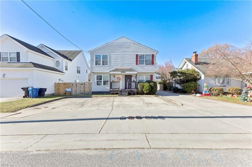 315 Roselynn Lane, Virginia Beach - Investor special! Rare - Beach Townhome/Townhouse for sale in Virginia Beach, Virginia on Beachhouse.com