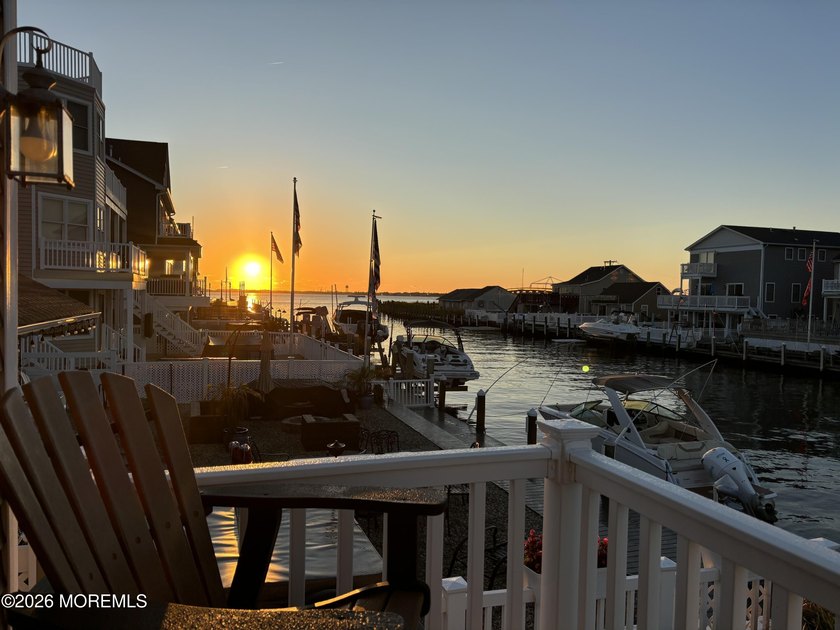 Move right in to this immaculate & spacious ''staycation'' home! - Beach Home for sale in Toms River, New Jersey on Beachhouse.com