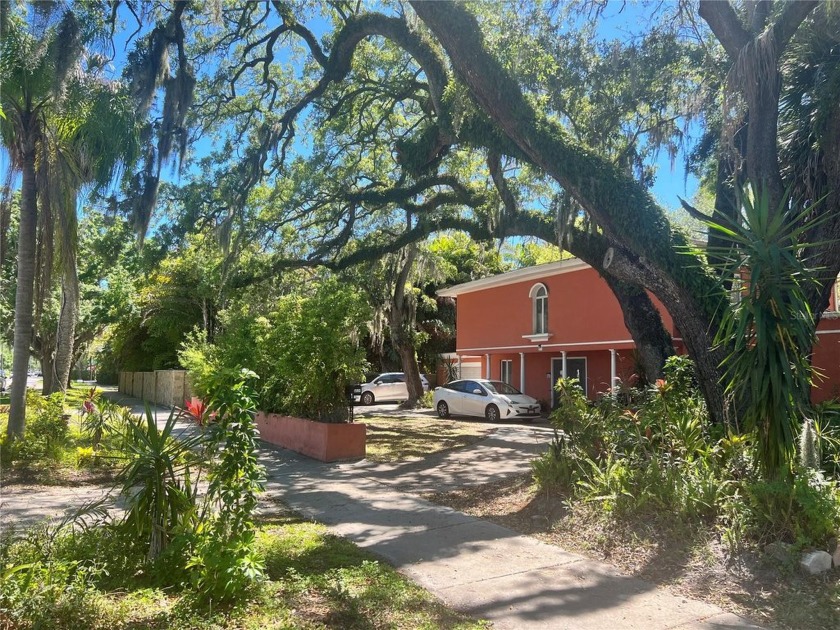 Awesome opportunity in Beach Park! Renovate the existing 2 story - Beach Home for sale in Tampa, Florida on Beachhouse.com