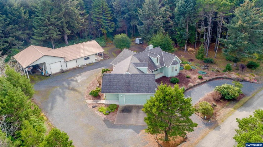This luxurious custom home offers a comfortable & private living - Beach Home for sale in Waldport, Oregon on Beachhouse.com