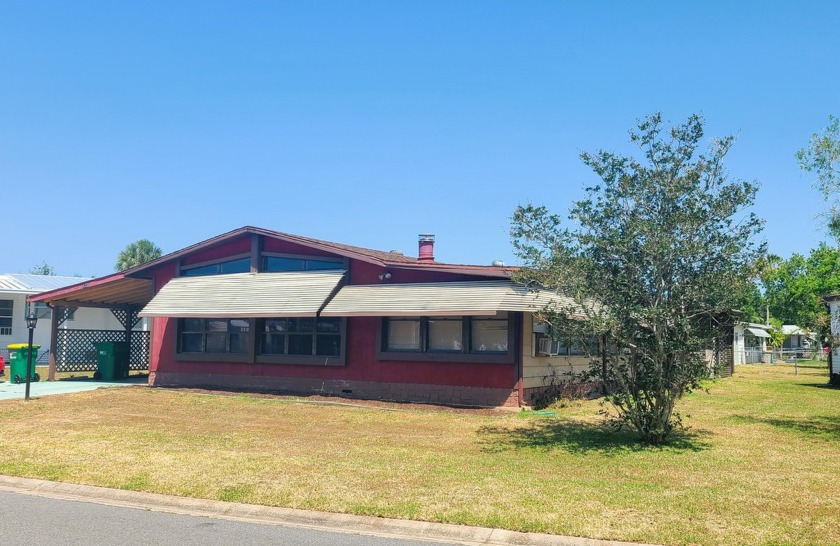 ATTENTION INVESTORS and HANDY BUYERS!  This double wide - Beach Home for sale in Barefoot Bay, Florida on Beachhouse.com