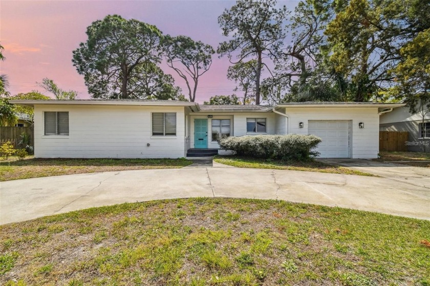 Welcome to the sought after greater Lake Pasadena neighborhood! - Beach Home for sale in St. Petersburg, Florida on Beachhouse.com