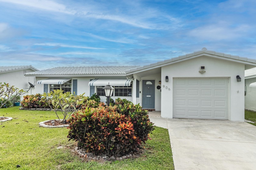 ROOF is 2018! Enjoy every sunny day in this delightful villa - Beach Home for sale in Boynton Beach, Florida on Beachhouse.com