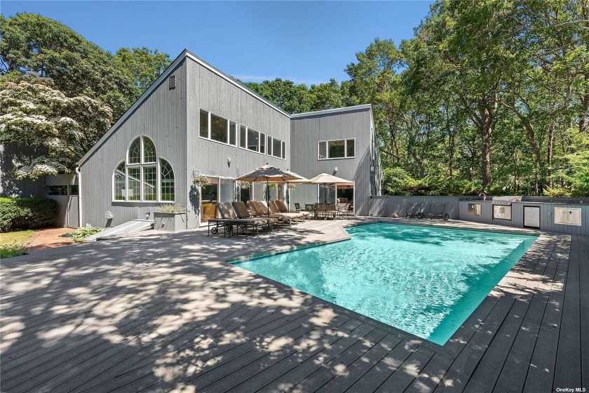 This Hampton retreat has it all 4 bedrooms, 4 baths, gunite pool - Beach Home for sale in Quogue, New York on Beachhouse.com