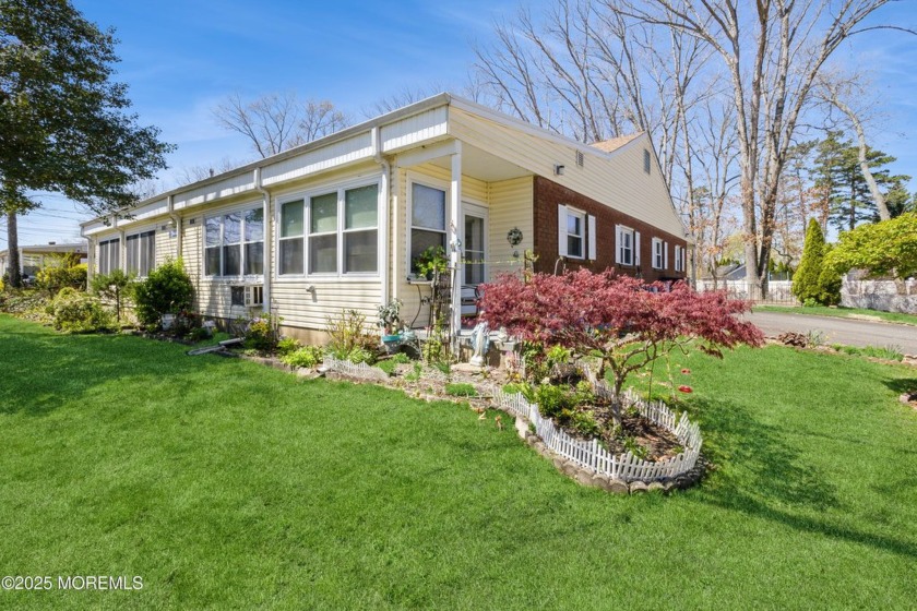 Welcome to Cedar Glen Homes. It is a cozy 2-bedroom, 1-bath - Beach Home for sale in Toms River, New Jersey on Beachhouse.com
