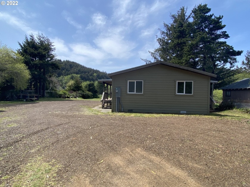 Gorgeous waterfront property on almost 1 acre of usable land on - Beach Home for sale in Gold Beach, Oregon on Beachhouse.com