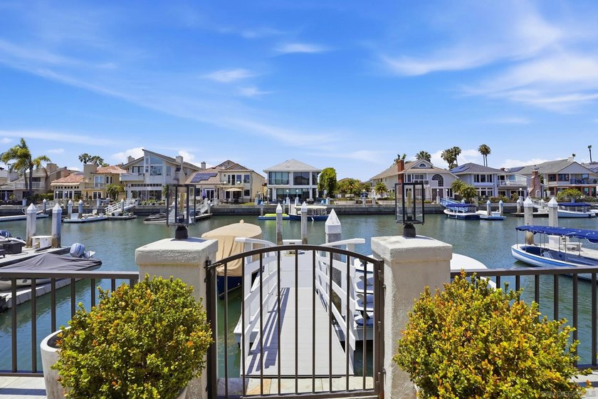 EXQUISITE BAYFRONT RESIDENCE WITH PRIVATE DOCK AND SPECTACULAR - Beach Home for sale in Coronado, California on Beachhouse.com