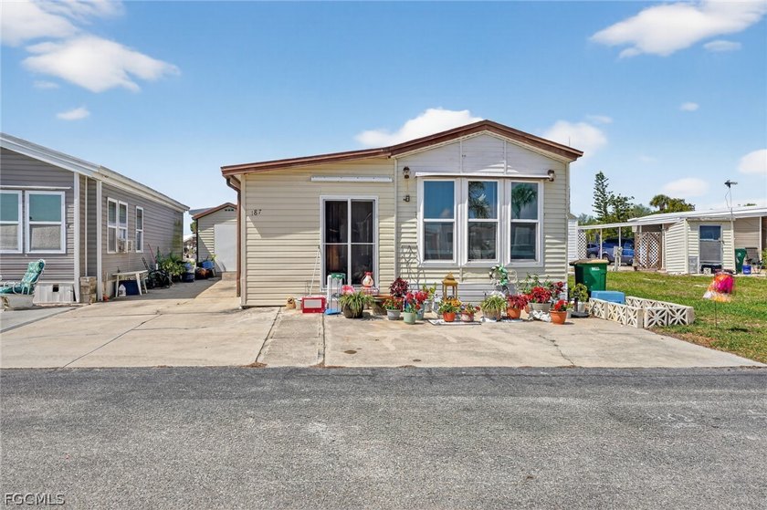 Welcome to 1475 Flamingo Dr, Lot 187, in the gated 55+ community - Beach Home for sale in Englewood, Florida on Beachhouse.com