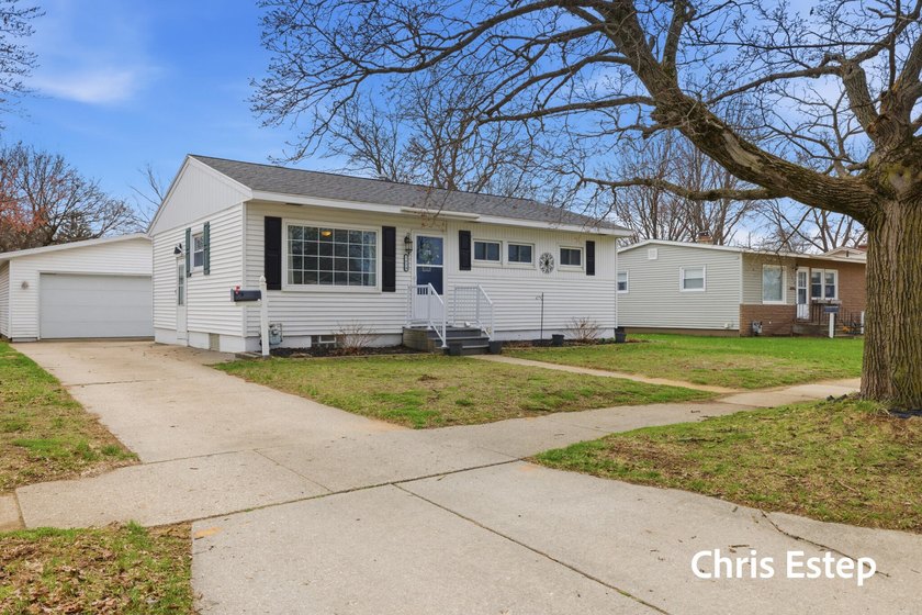 Updated 3 bedroom, 1.5-bath home with 1,665 finished sq. ft. in - Beach Home for sale in Grand Haven, Michigan on Beachhouse.com