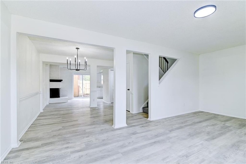 This gorgeous, completely renovated 3 bedroom, 2.5 bathroom, no - Beach Townhome/Townhouse for sale in Virginia Beach, Virginia on Beachhouse.com