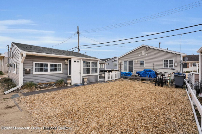 ***BEACH BLOCK HOME*** Your Beautifully Updated ''Ocean Beach - Beach Home for sale in Lavallette, New Jersey on Beachhouse.com
