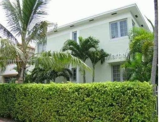 This Charming apartment is conveniently located in the heart of - Beach Condo for sale in Miami  Beach, Florida on Beachhouse.com