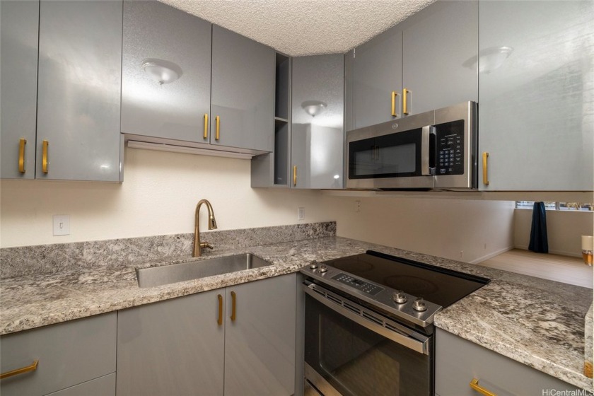 Live where the mountains meet the sea in this charming Kaneohe - Beach Condo for sale in Kaneohe, Hawaii on Beachhouse.com