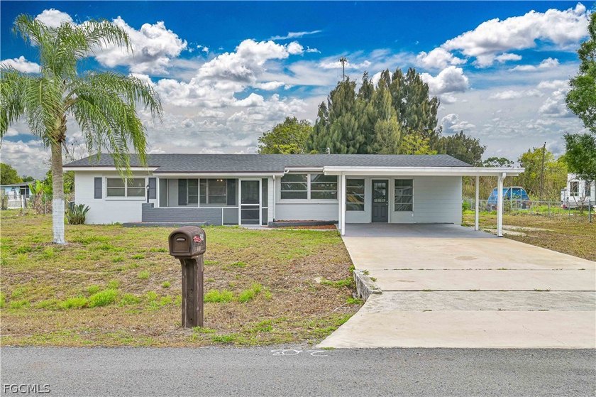 Welcome to this Stunning renovated home In Lehigh Acres. The - Beach Home for sale in Lehigh Acres, Florida on Beachhouse.com