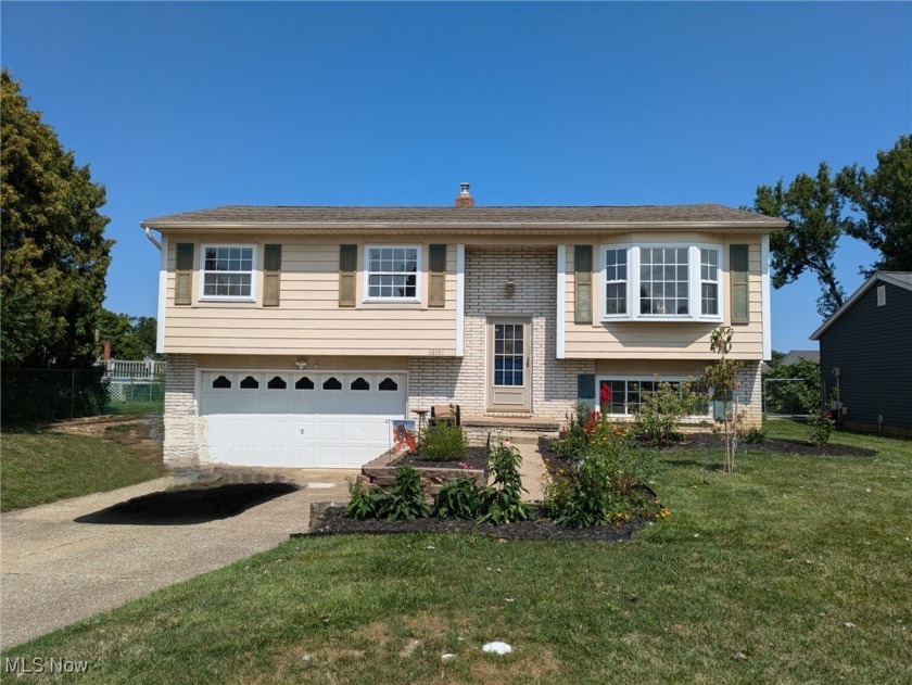 Welcome to 36501 Spindrift Drive in Eastlake--a charming - Beach Home for sale in Eastlake, Ohio on Beachhouse.com