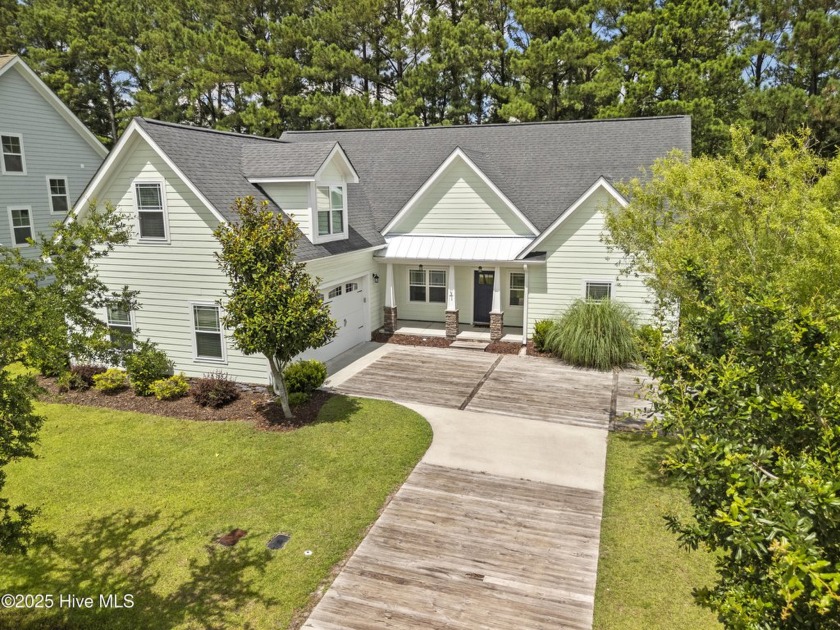 Welcome to this beautifully crafted custom hom with Hardie plank - Beach Home for sale in Hampstead, North Carolina on Beachhouse.com