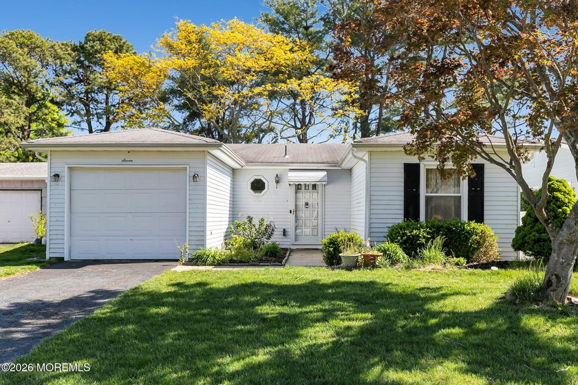 Nestled in the desirable, Adult Community of Lions Head North is - Beach Home for sale in Brick, New Jersey on Beachhouse.com