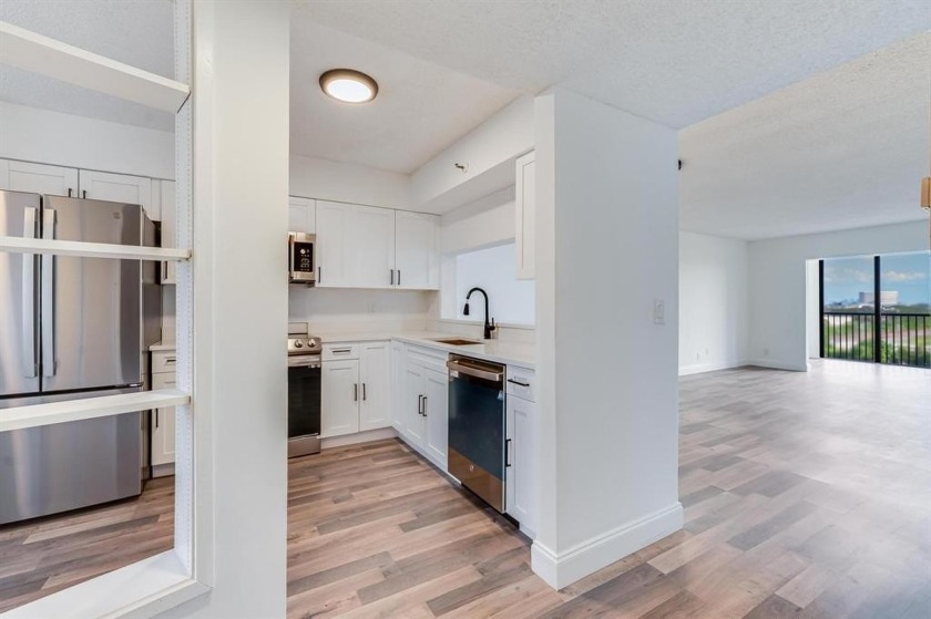 INVESTORS: RENTED TILL 10/26. DELUXE *KING* 1/2 Totally - Beach Condo for sale in Pompano Beach, Florida on Beachhouse.com