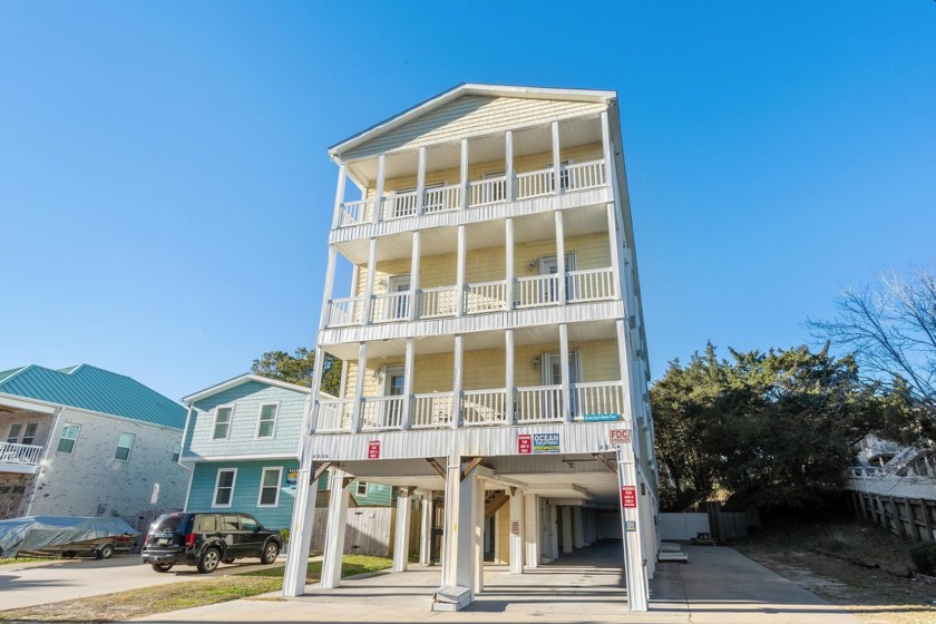 Welcome to 400 Hillside Drive South, North Myrtle Beach, SC - Beach Townhome/Townhouse for sale in North Myrtle Beach, South Carolina on Beachhouse.com