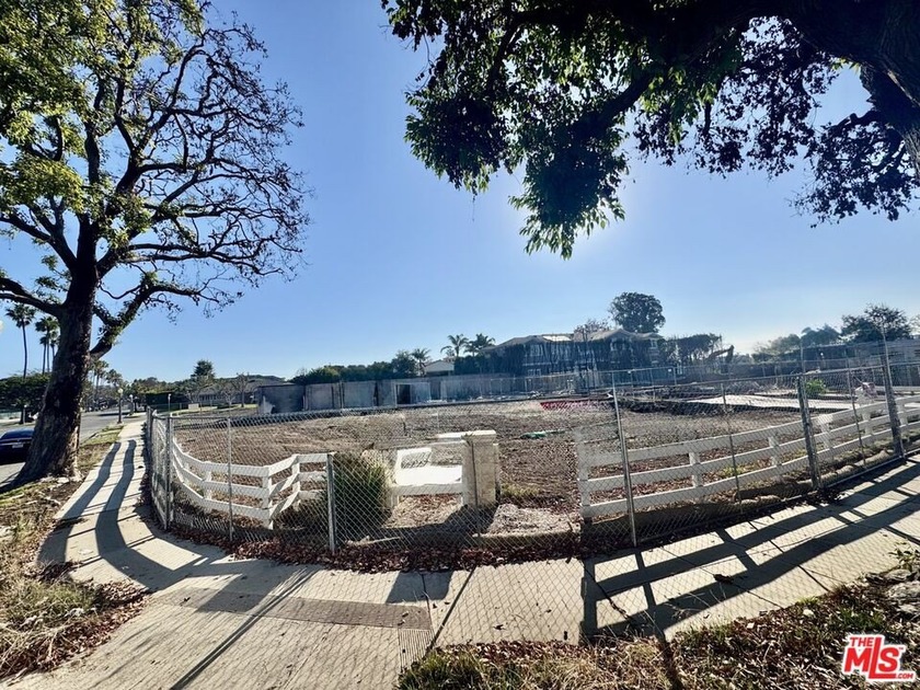 An extraordinary opportunity to acquire one of the most - Beach Lot for sale in Pacific Palisades, California on Beachhouse.com