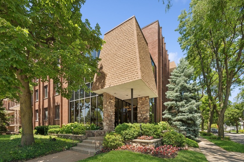 Welcome to the most unique and updated, 3 bedroom + large - Beach Home for sale in Skokie, Illinois on Beachhouse.com