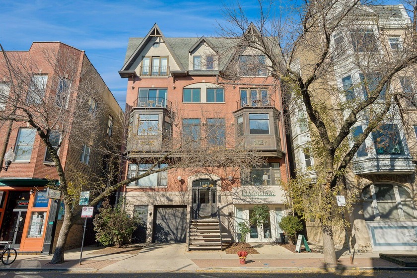 Welcome to this bright and inviting 2BD/2BA home in the coveted - Beach Condo for sale in Chicago, Illinois on Beachhouse.com