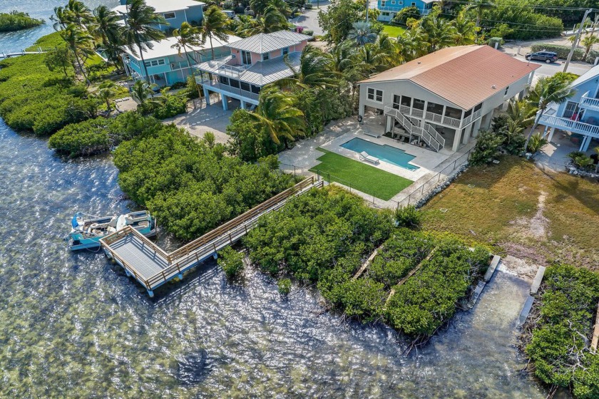 Stunning Waterfront Oasis in Ramrod Key.Welcome to your dream - Beach Home for sale in Ramrod Key, Florida on Beachhouse.com