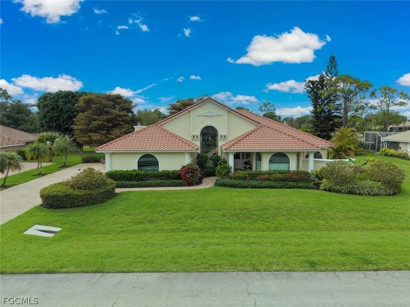 This fully remodeled 3-bedroom plus den, 3.5-bath residence - Beach Home for sale in Fort Myers, Florida on Beachhouse.com