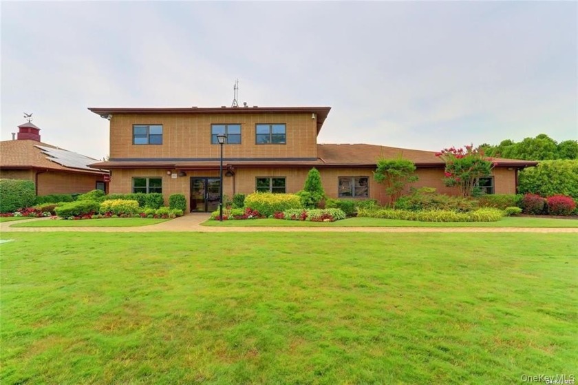 Beautiful 2nd floor large one bedroom master suite with walk in - Beach Home for sale in Oceanside, New York on Beachhouse.com