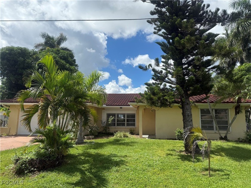 NOW'S YOUR CHANCE, BUYER FINANCING FELL THROUGH!! This DIRECT - Beach Home for sale in Fort Myers, Florida on Beachhouse.com