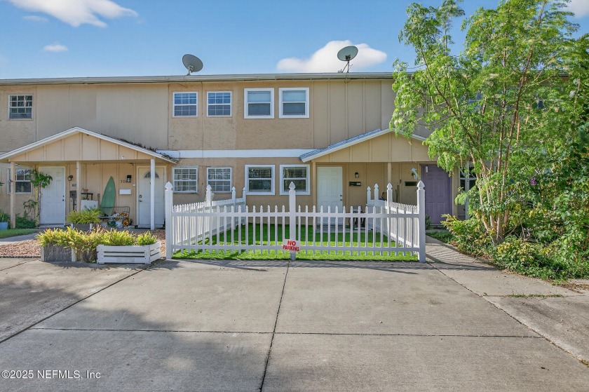 Luxury 3 bd 2 ba townhome! NO HOA!!Walk or bike to Neptune Beach - Beach Condo for sale in Atlantic Beach, Florida on Beachhouse.com