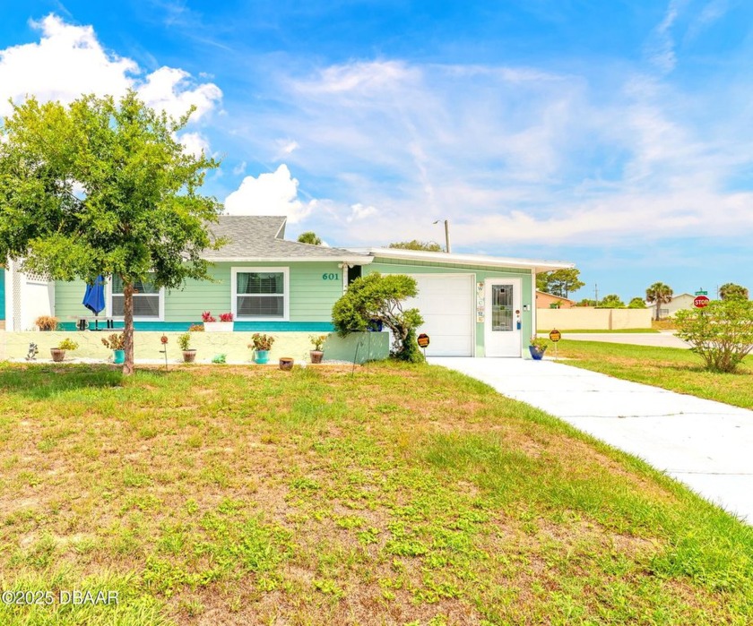 Looking for a home that's full of personality and potential? - Beach Home for sale in Edgewater, Florida on Beachhouse.com