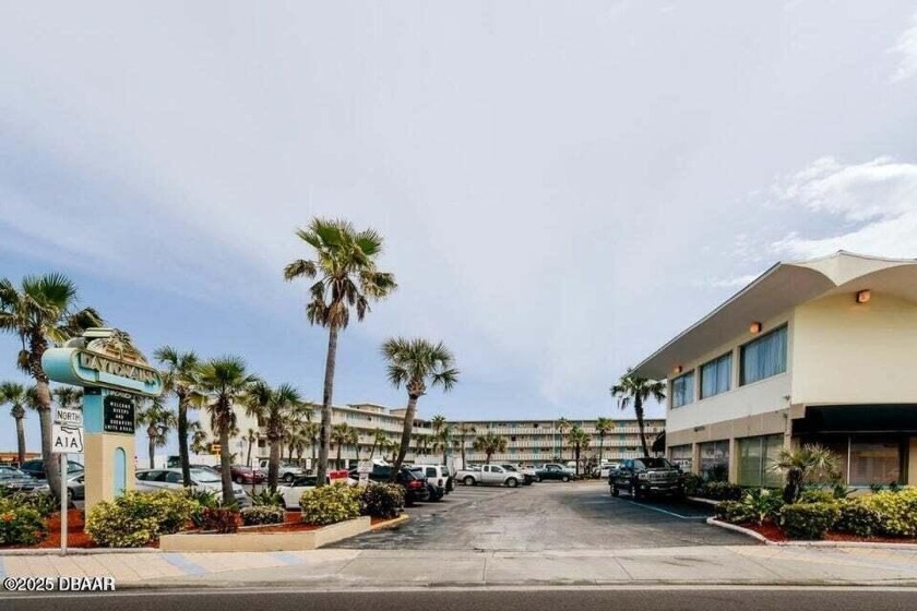 Investor Alert - Turnkey Oceanfront Studio with No Rental - Beach Condo for sale in Daytona Beach, Florida on Beachhouse.com
