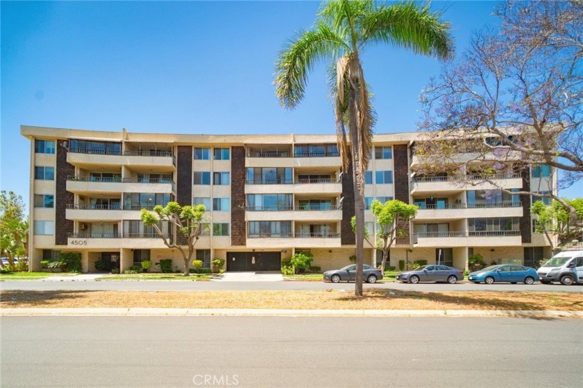 Top-Floor Corner Condo with Stunning Views! 
This rarely - Beach Condo for sale in Long Beach, California on Beachhouse.com