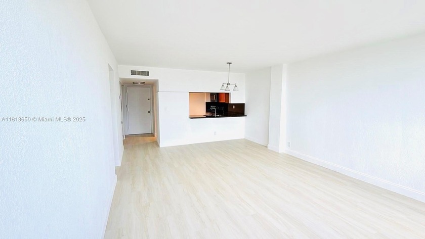 Beautifully Remodeled 3 Bed/2 Bath Condo Near Dadeland! Spacious - Beach Condo for sale in Miami, Florida on Beachhouse.com