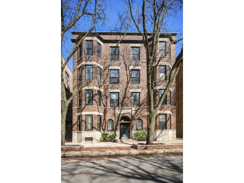 This charming vintage-chic condo blends classic character with - Beach Condo for sale in Chicago, Illinois on Beachhouse.com