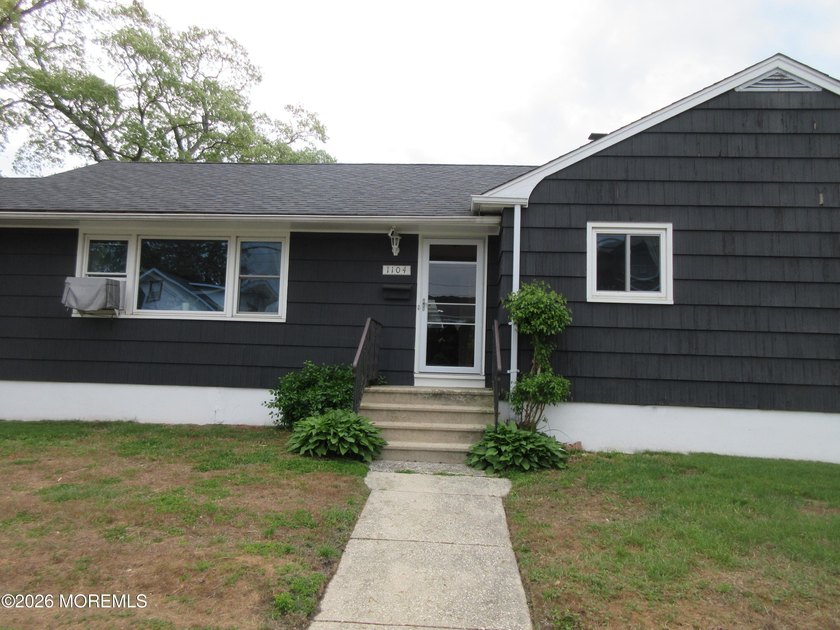 MULTIPLE OFFERS BEING REVIEWED. Grab your paint brush and took - Beach Home for sale in Belmar, New Jersey on Beachhouse.com