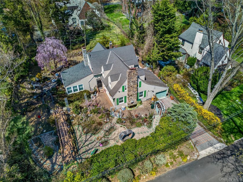 Located in the Great Neck South school district, where the - Beach Home for sale in Great Neck, New York on Beachhouse.com