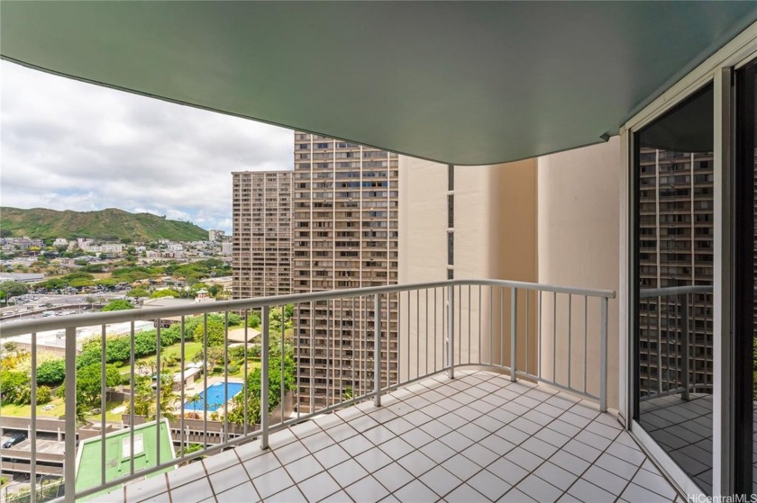 Fabulous opportunity to renovate to your own personal taste - Beach Condo for sale in Honolulu, Hawaii on Beachhouse.com