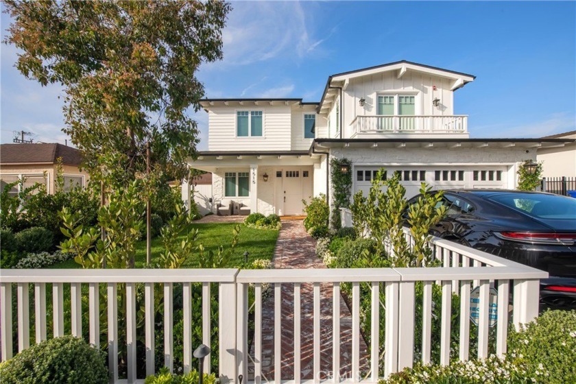 his peaceful retreat unfolds to reveal a thoughtful balance - Beach Home for sale in Manhattan Beach, California on Beachhouse.com