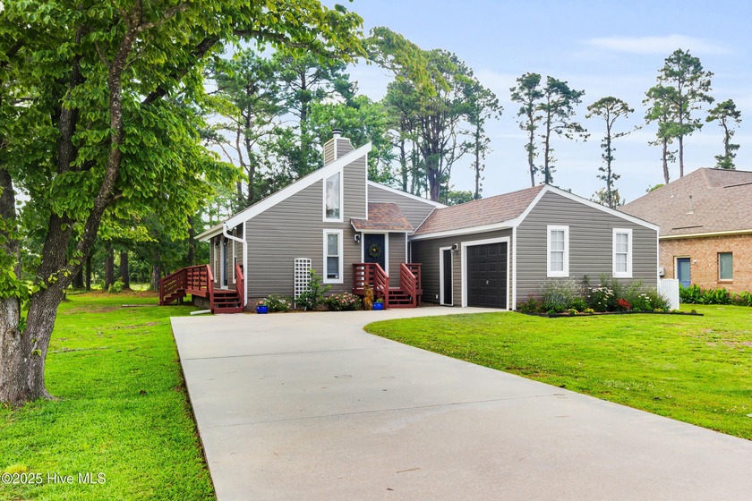 Welcome home to amenity-rich Fairfield Harbour. Three words to - Beach Home for sale in New Bern, North Carolina on Beachhouse.com