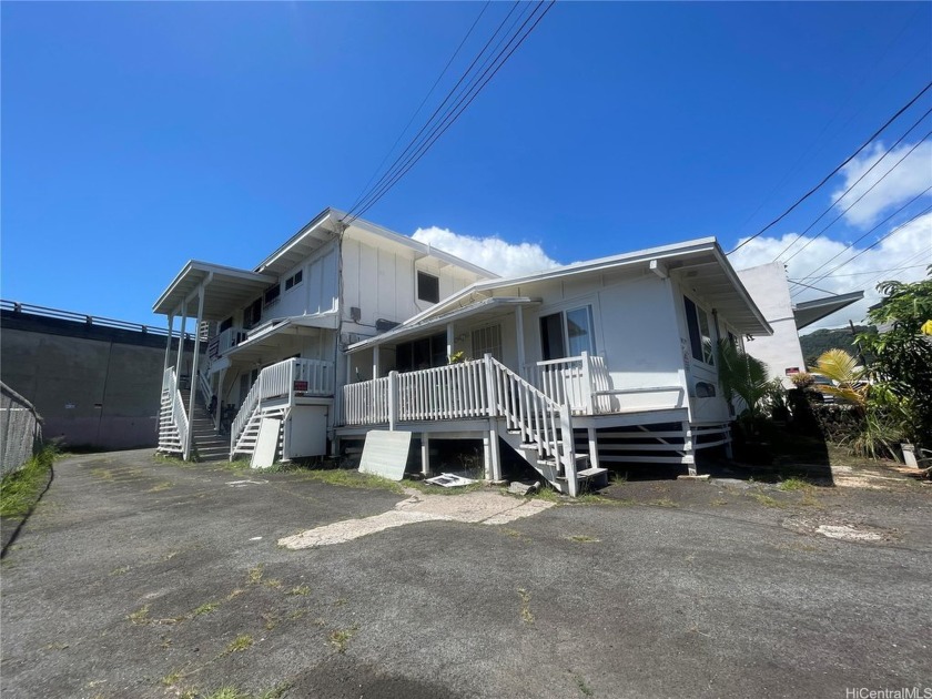 This remarkable offering includes two connected single-family - Beach Home for sale in Honolulu, Hawaii on Beachhouse.com
