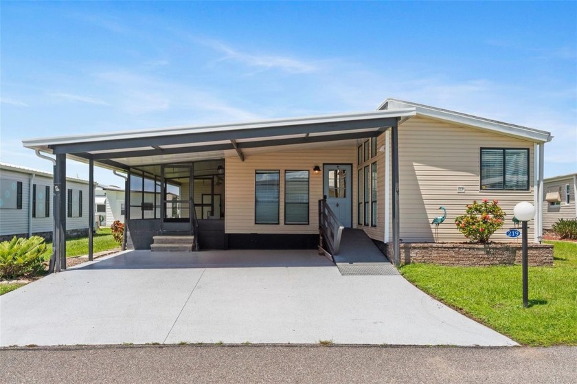 Move-in ready! Some furnishings included! This 2 bed 2 bath home - Beach Home for sale in North Port, Florida on Beachhouse.com