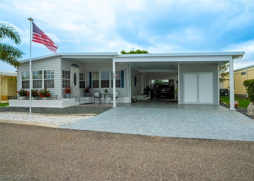 Welcome to Six Lakes and a very well kept home being sold - Beach Home for sale in North Fort Myers, Florida on Beachhouse.com